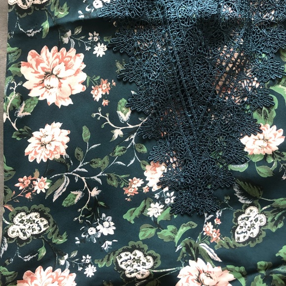 NWT Wayf Posie Lace Strappy Criss-Cross Camisole - Picture 6 of 7